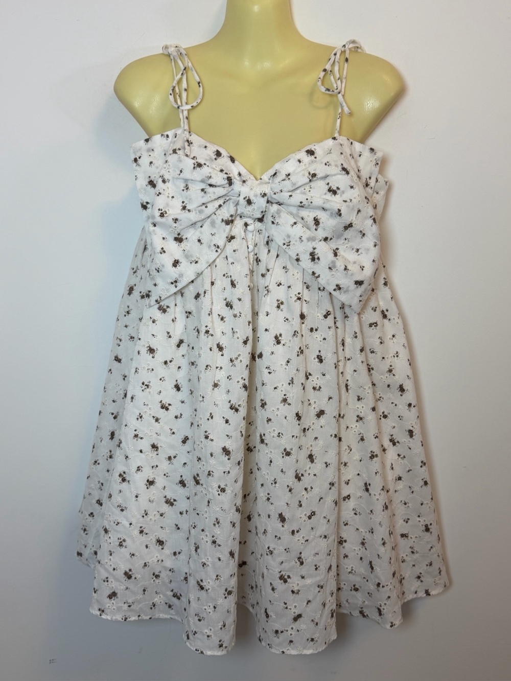 Storia White Floral Tie-Shoulder Babydoll Mini Dress with Front Bow